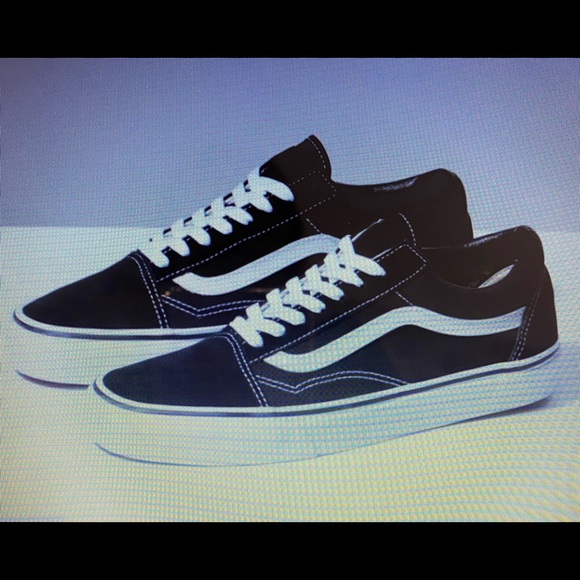 Vans Shoes - ⬇️ PRICE ⬇️ VANS - Old Skool Black and White Sneakers - W 6.5 / M 5